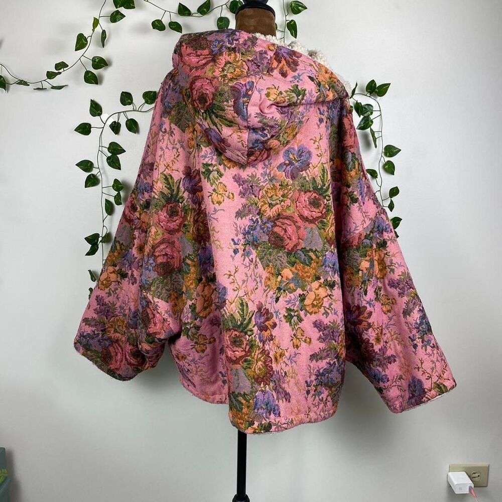 UO Reversible cozy coat Pink floral print Sherpa lined oversized jacket grandma - Picture 2 of 6
